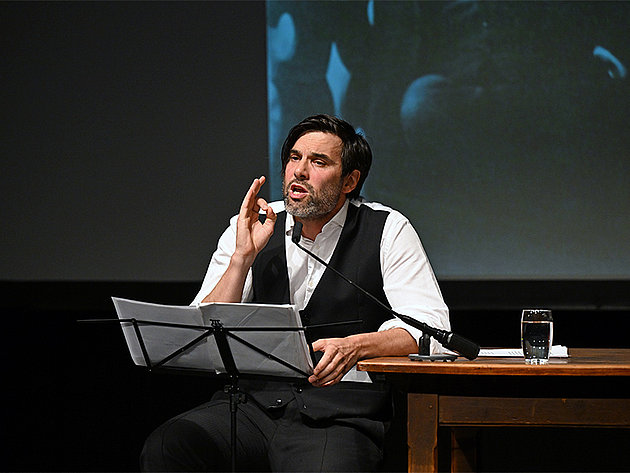 Max Simonischek liest Schoenberg © Rudi Gigler
