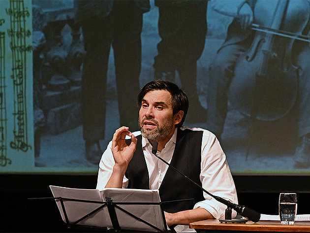 Max Simonischek liest Schoenberg © Rudi Gigler